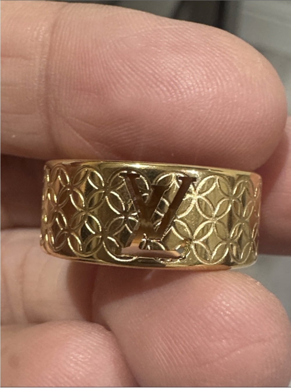L Monogram Pattern Ring
